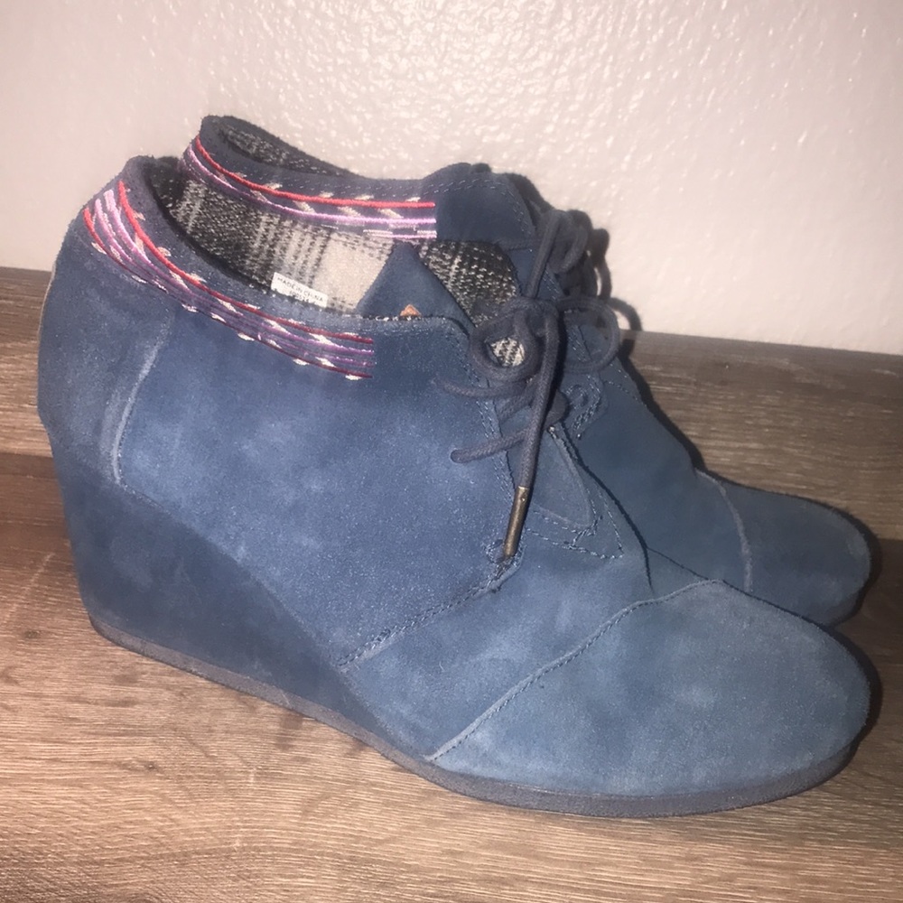 TOMS Blue Suede Lace Up Wedges Booties. - Picture 2 of 7